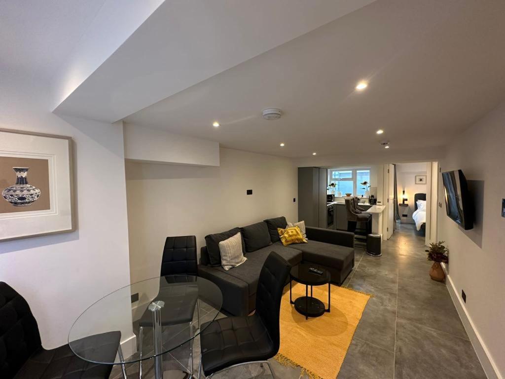 Two Bedroom House In Kilburn Лондон Экстерьер фото