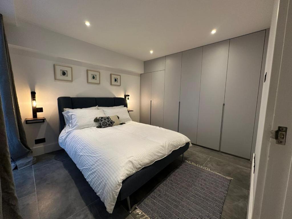 Two Bedroom House In Kilburn Лондон Экстерьер фото