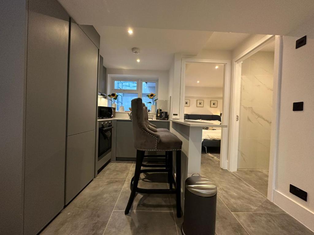 Two Bedroom House In Kilburn Лондон Экстерьер фото